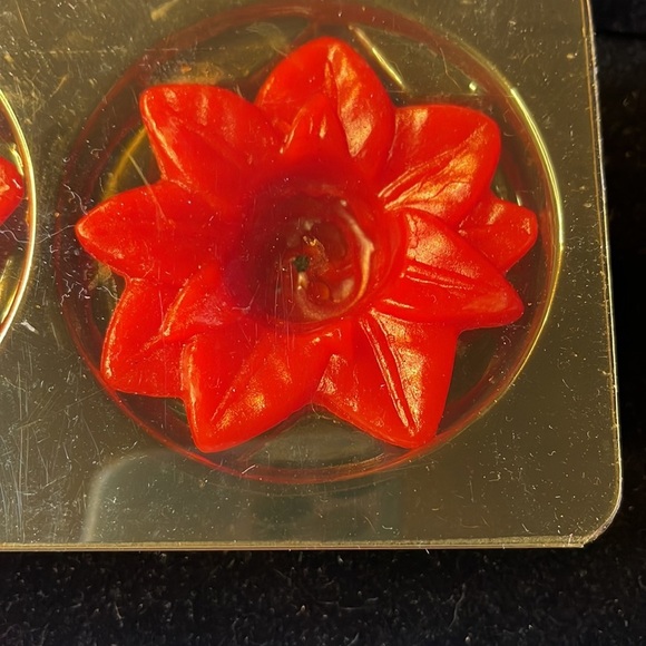 Avon (1983) Avon “Two Poinsettias Holiday Floating Candles” One New - Picture 6 of 9